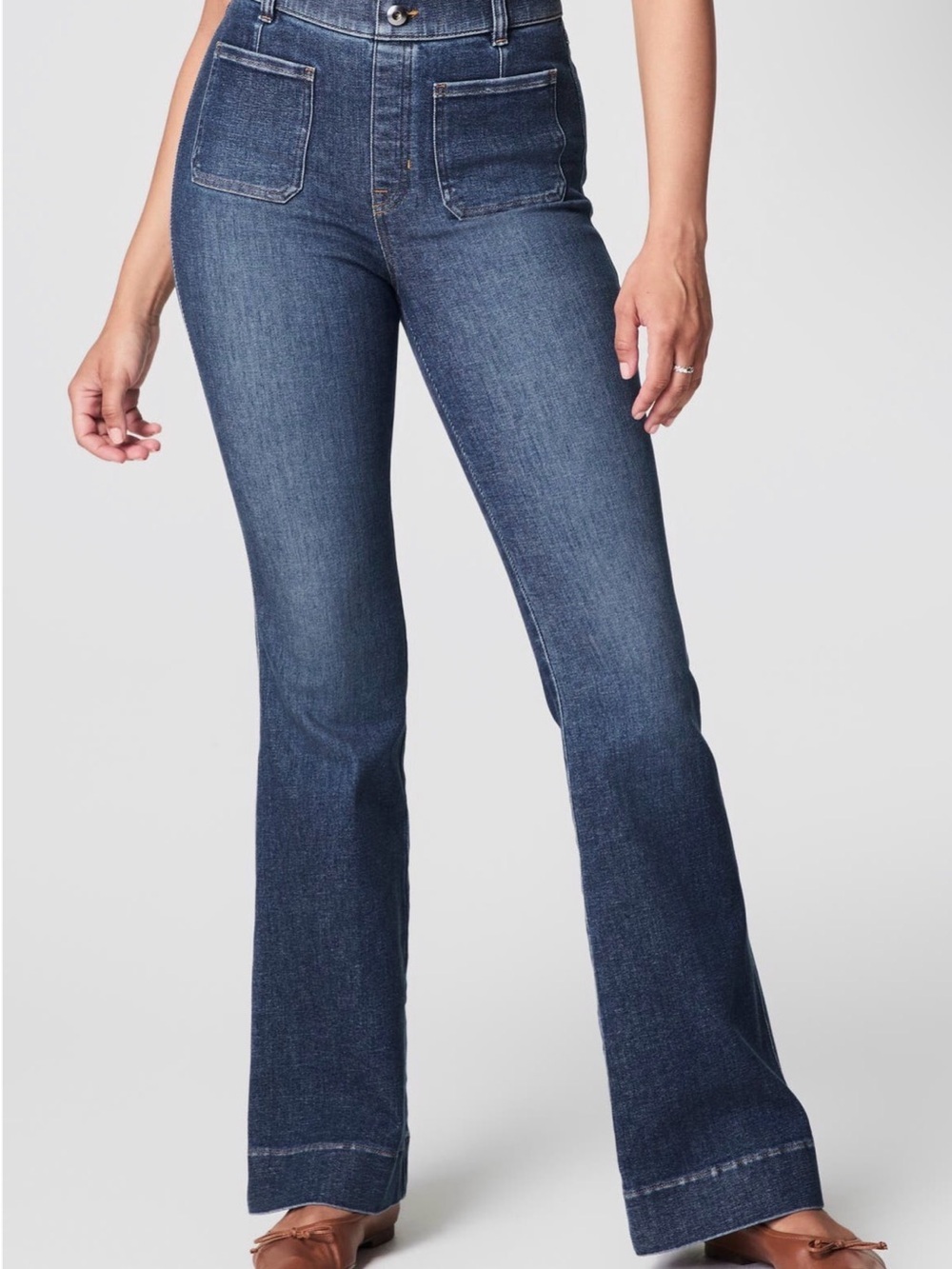 SPANX - Patch Pocket Pull On Flare Jeans 👖